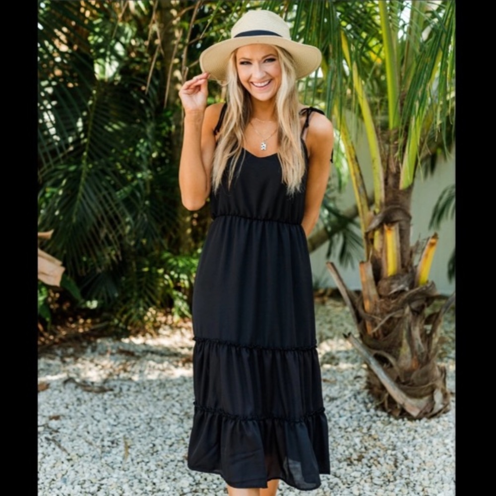 Peach Love California Black Midi Dress